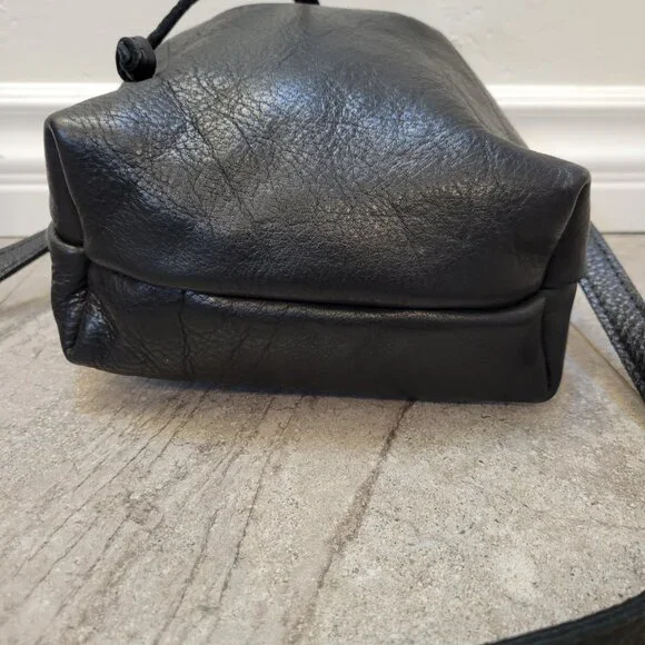 Portland Leather Pebbled Black Bucket Bag - Picture 3 of 8